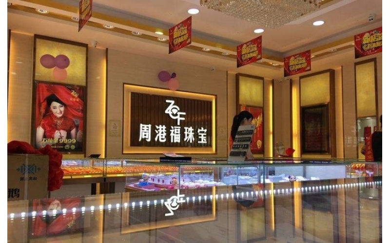 周港福珠寶液晶廣告機應用案例效果